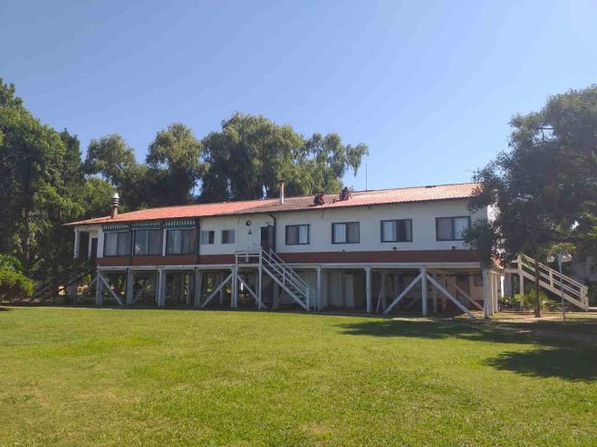 Se está pintando el techo del hotel de la Sede Guazú